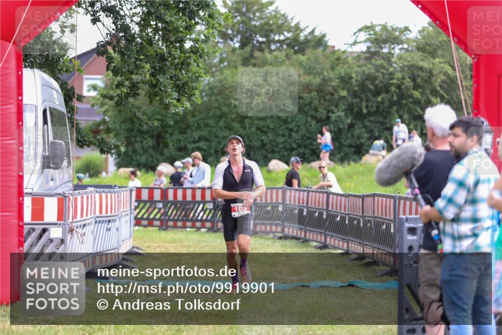 21.06.2026 - 29. Vierlanden-Triathlon Andreas Tolksdorf http://msf.ph/oto/9919901 21.06.2026 12:59:24 Ziel 103, 112 meine-sportfotos.de