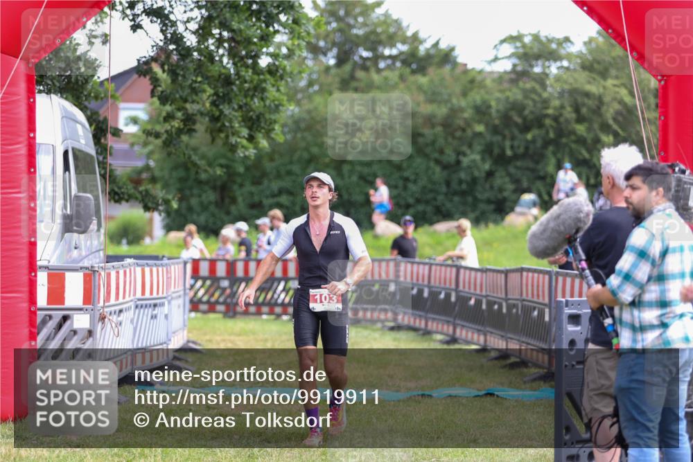 21.06.2026 - 29. Vierlanden-Triathlon Andreas Tolksdorf http://msf.ph/oto/9919911 21.06.2026 12:59:25 Ziel 103, 112 meine-sportfotos.de