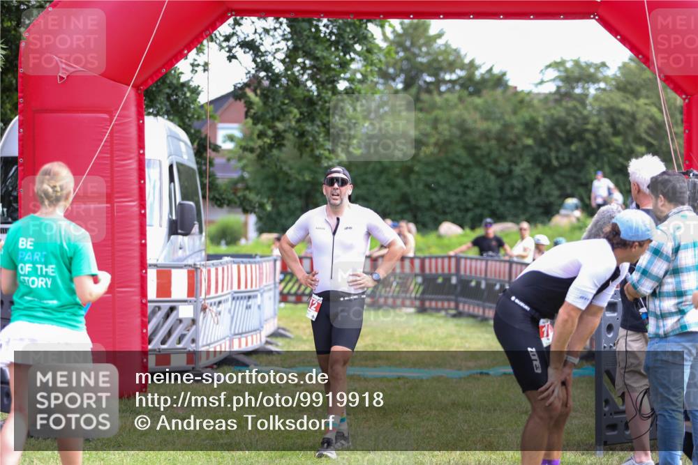 21.06.2026 - 29. Vierlanden-Triathlon Andreas Tolksdorf http://msf.ph/oto/9919918 21.06.2026 12:59:40 Ziel 112 meine-sportfotos.de