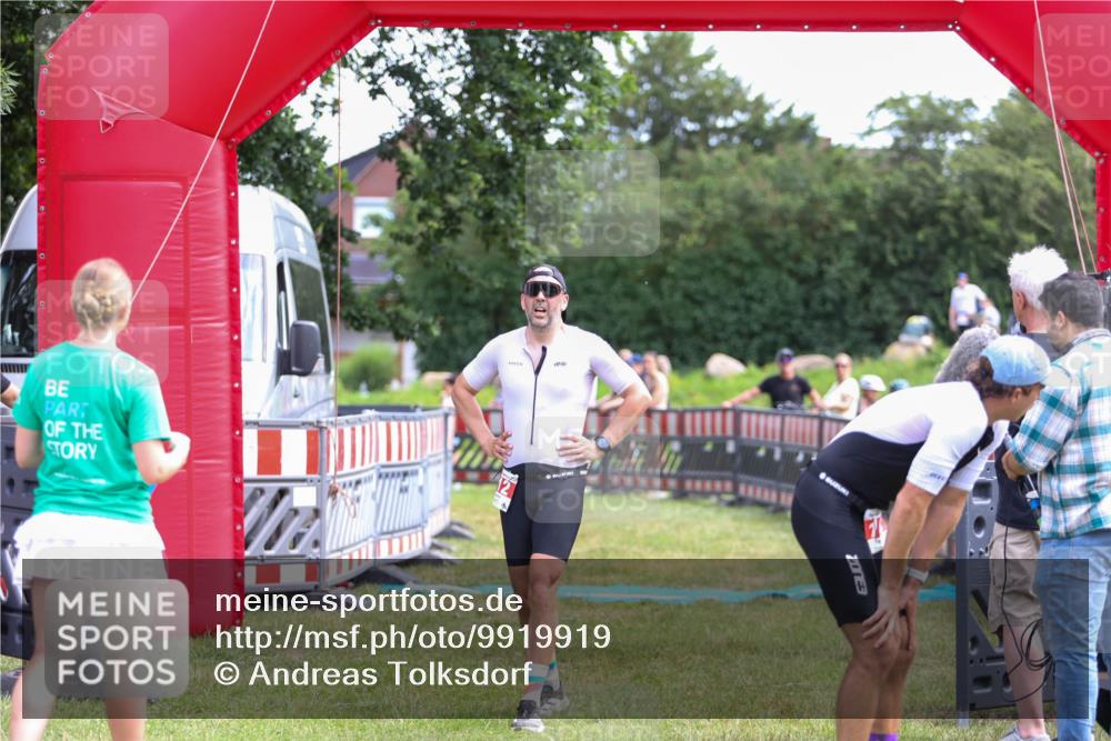 21.06.2026 - 29. Vierlanden-Triathlon Andreas Tolksdorf http://msf.ph/oto/9919919 21.06.2026 12:59:40 Ziel 112 meine-sportfotos.de