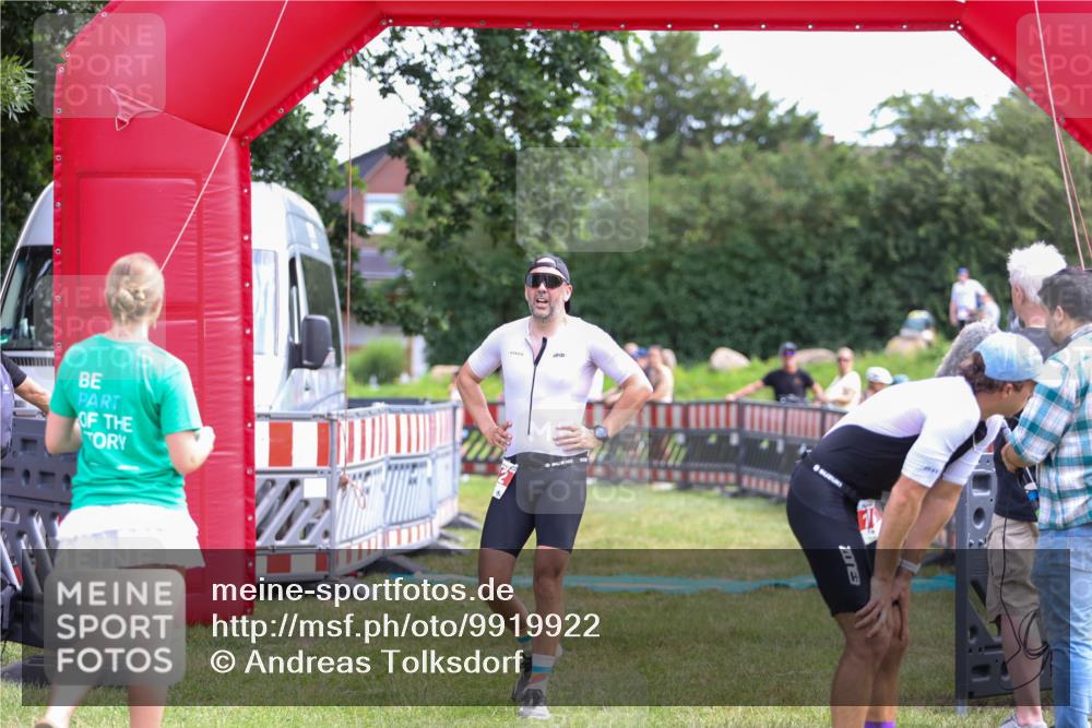 21.06.2026 - 29. Vierlanden-Triathlon Andreas Tolksdorf http://msf.ph/oto/9919922 21.06.2026 12:59:40 Ziel 112 meine-sportfotos.de
