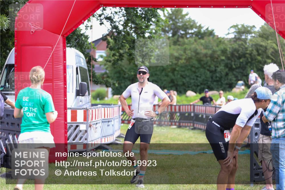21.06.2026 - 29. Vierlanden-Triathlon Andreas Tolksdorf http://msf.ph/oto/9919923 21.06.2026 12:59:40 Ziel 112 meine-sportfotos.de