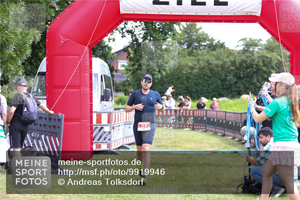 21.06.2026 - 29. Vierlanden-Triathlon Andreas Tolksdorf http://msf.ph/oto/9919946 21.06.2026 13:00:39 Ziel 27, 241 meine-sportfotos.de