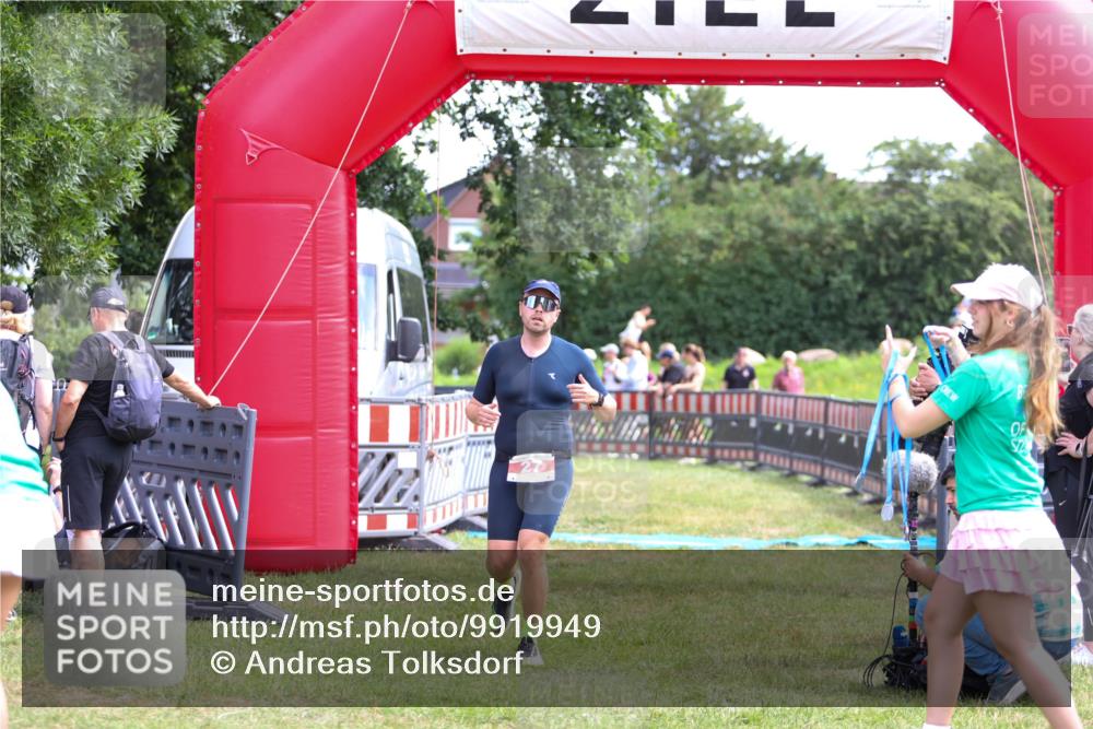 21.06.2026 - 29. Vierlanden-Triathlon Andreas Tolksdorf http://msf.ph/oto/9919949 21.06.2026 13:00:39 Ziel 27, 241 meine-sportfotos.de