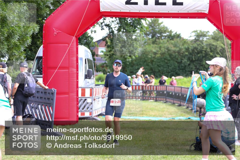 21.06.2026 - 29. Vierlanden-Triathlon Andreas Tolksdorf http://msf.ph/oto/9919950 21.06.2026 13:00:39 Ziel 27, 241 meine-sportfotos.de