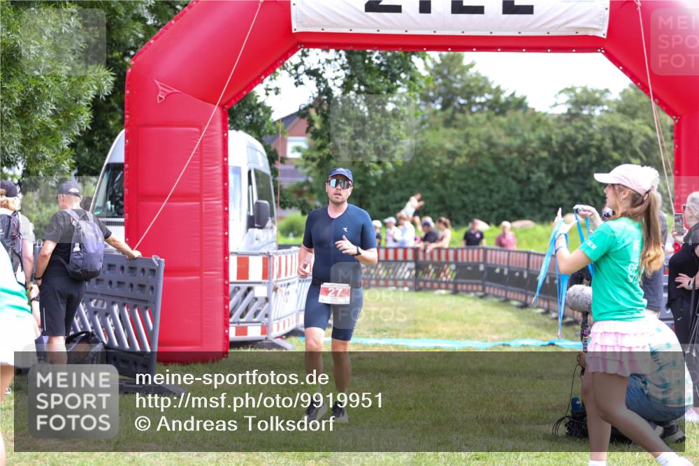 21.06.2026 - 29. Vierlanden-Triathlon Andreas Tolksdorf http://msf.ph/oto/9919951 21.06.2026 13:00:39 Ziel 27, 241 meine-sportfotos.de