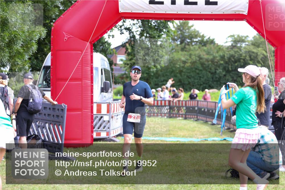 21.06.2026 - 29. Vierlanden-Triathlon Andreas Tolksdorf http://msf.ph/oto/9919952 21.06.2026 13:00:39 Ziel 27, 241 meine-sportfotos.de