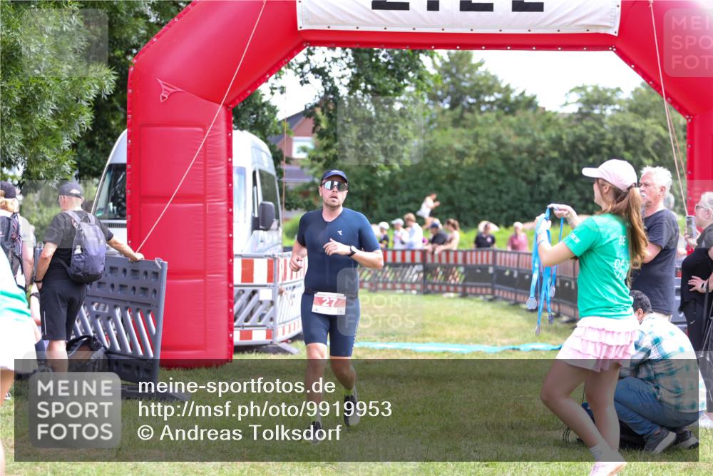 21.06.2026 - 29. Vierlanden-Triathlon Andreas Tolksdorf http://msf.ph/oto/9919953 21.06.2026 13:00:39 Ziel 27, 241 meine-sportfotos.de