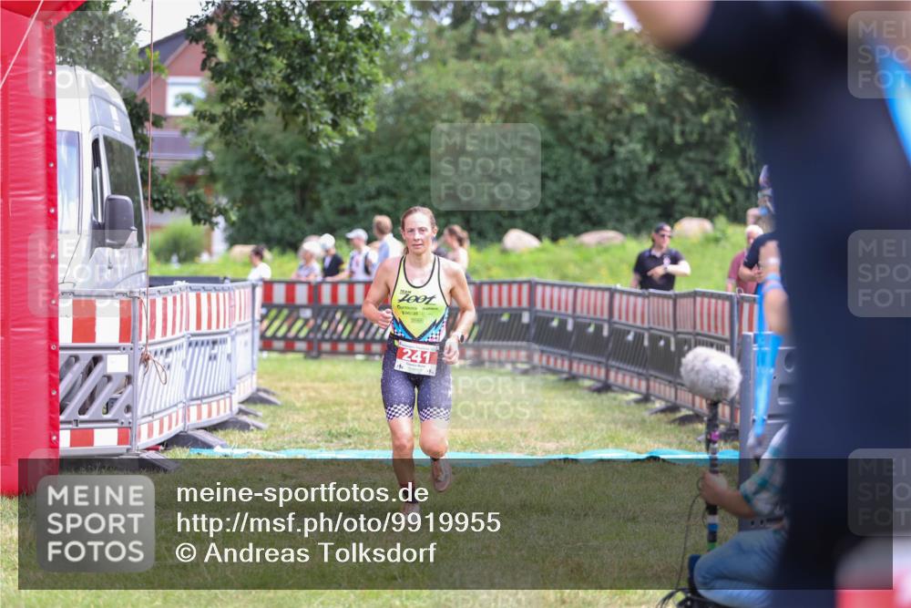 21.06.2026 - 29. Vierlanden-Triathlon Andreas Tolksdorf http://msf.ph/oto/9919955 21.06.2026 13:00:48 Ziel 241 meine-sportfotos.de
