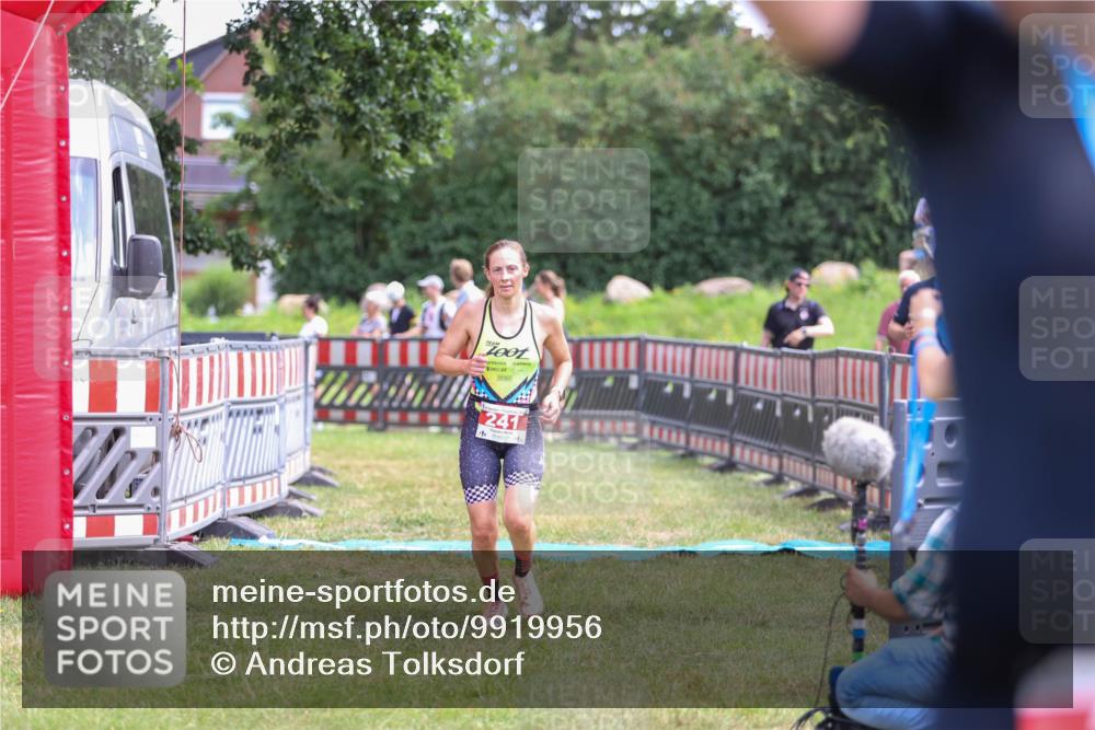 21.06.2026 - 29. Vierlanden-Triathlon Andreas Tolksdorf http://msf.ph/oto/9919956 21.06.2026 13:00:48 Ziel 241 meine-sportfotos.de