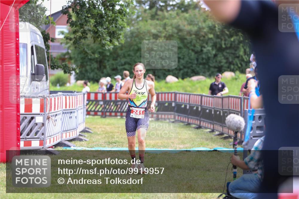 21.06.2026 - 29. Vierlanden-Triathlon Andreas Tolksdorf http://msf.ph/oto/9919957 21.06.2026 13:00:48 Ziel 241 meine-sportfotos.de