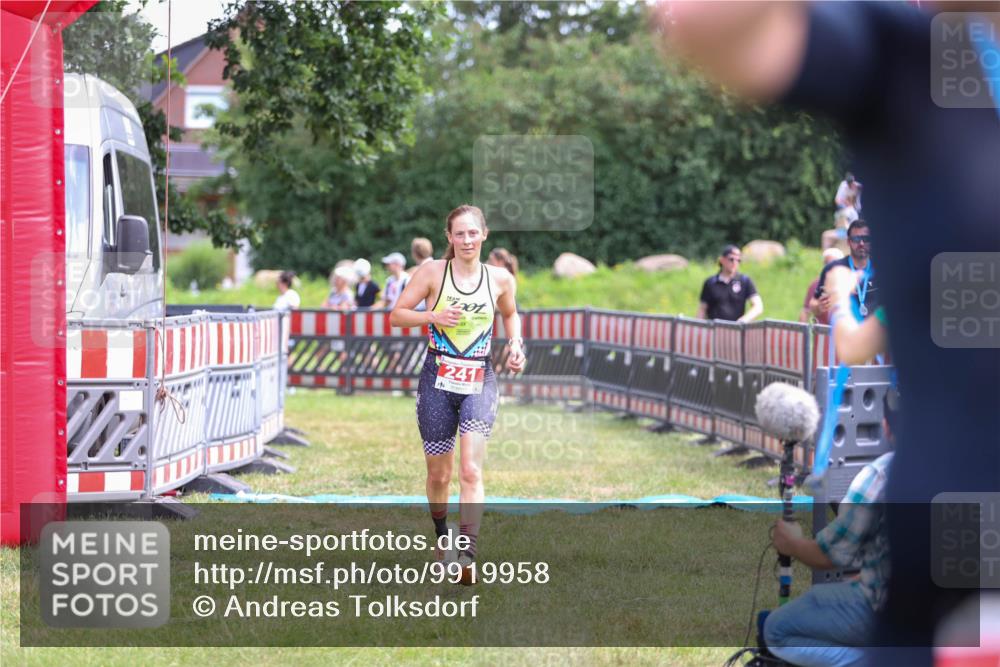 21.06.2026 - 29. Vierlanden-Triathlon Andreas Tolksdorf http://msf.ph/oto/9919958 21.06.2026 13:00:48 Ziel 241 meine-sportfotos.de