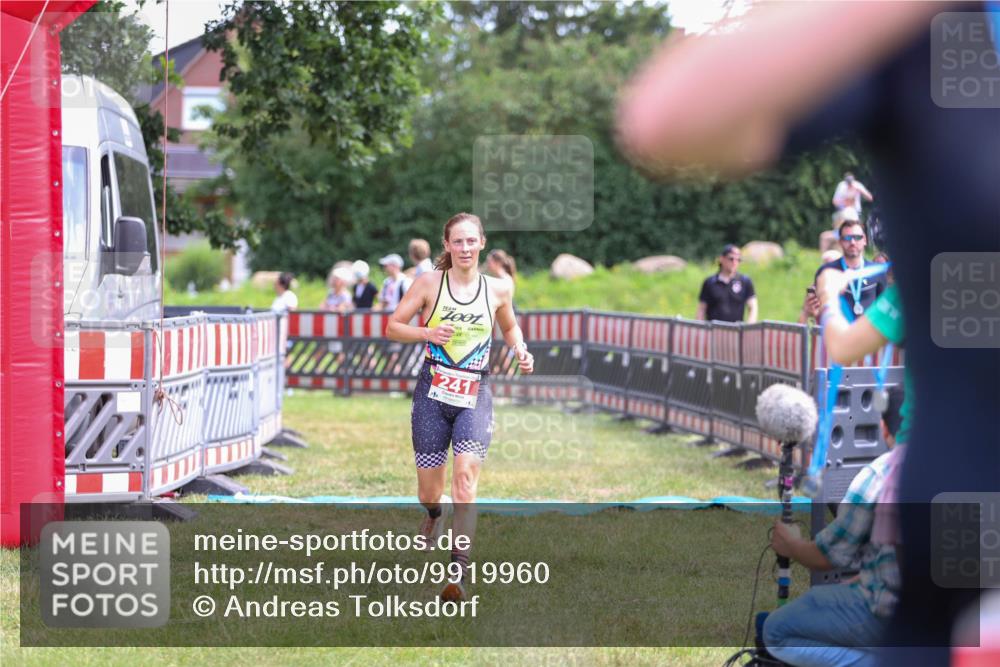21.06.2026 - 29. Vierlanden-Triathlon Andreas Tolksdorf http://msf.ph/oto/9919960 21.06.2026 13:00:48 Ziel 241 meine-sportfotos.de