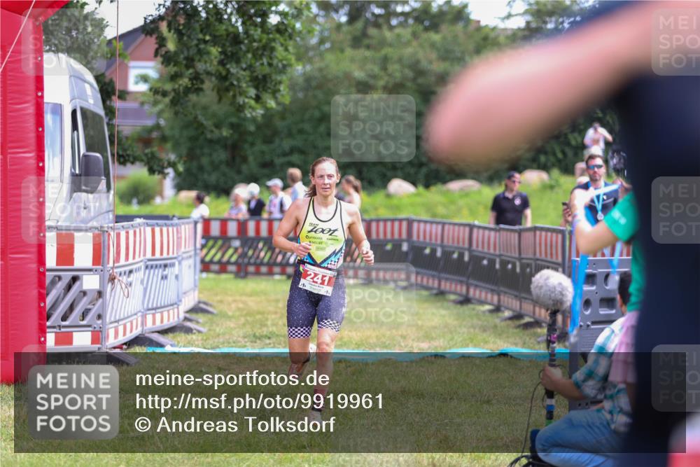 21.06.2026 - 29. Vierlanden-Triathlon Andreas Tolksdorf http://msf.ph/oto/9919961 21.06.2026 13:00:48 Ziel 241 meine-sportfotos.de