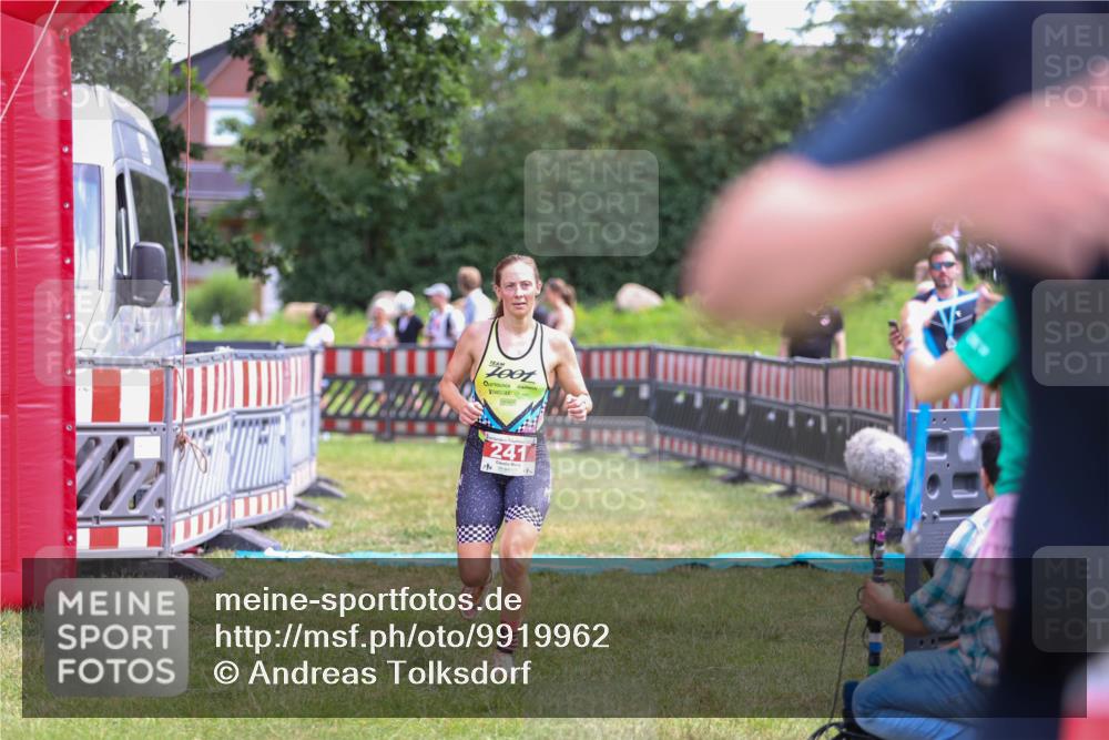 21.06.2026 - 29. Vierlanden-Triathlon Andreas Tolksdorf http://msf.ph/oto/9919962 21.06.2026 13:00:48 Ziel 241 meine-sportfotos.de