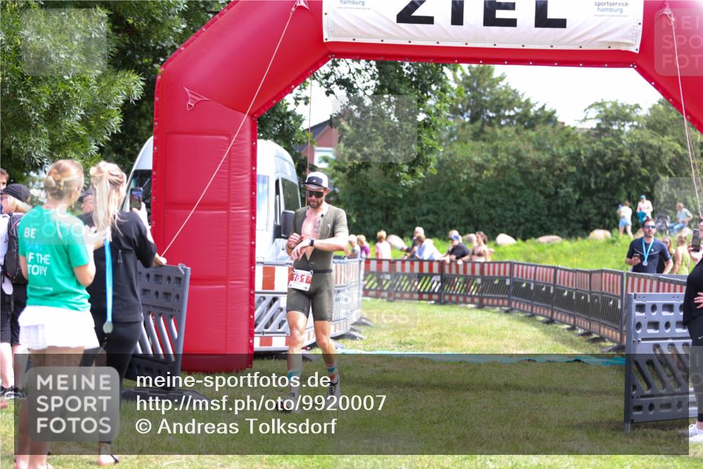 21.06.2026 - 29. Vierlanden-Triathlon Andreas Tolksdorf http://msf.ph/oto/9920007 21.06.2026 13:01:51 Ziel 161 meine-sportfotos.de