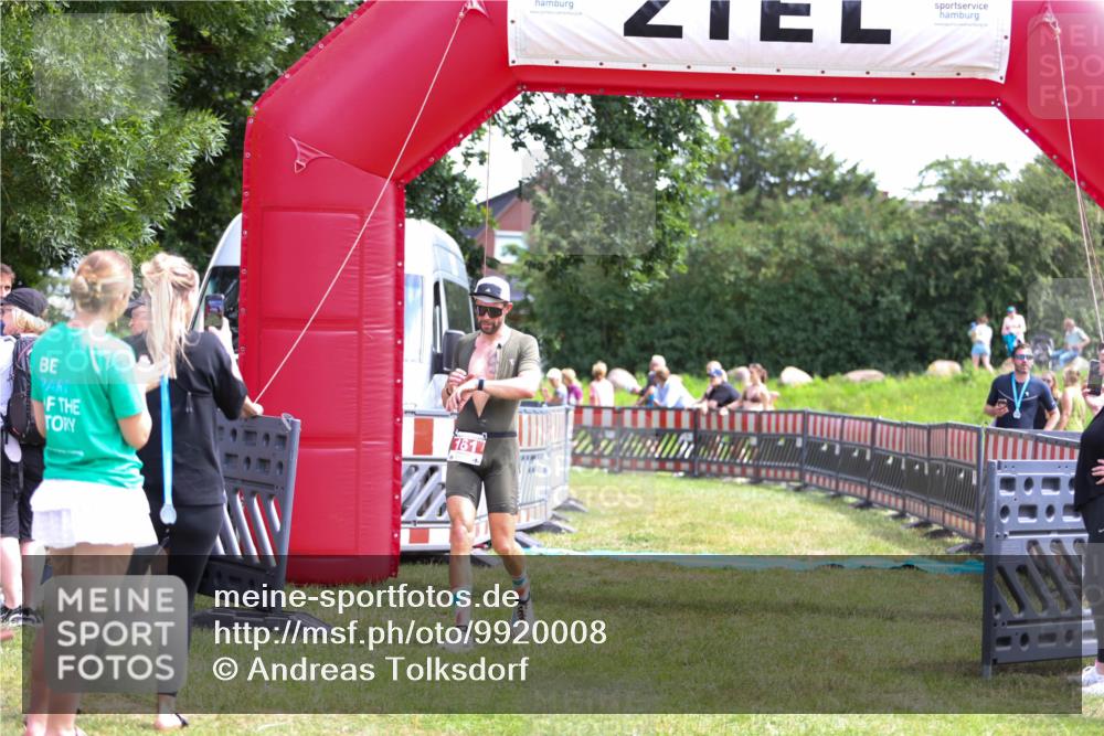 21.06.2026 - 29. Vierlanden-Triathlon Andreas Tolksdorf http://msf.ph/oto/9920008 21.06.2026 13:01:51 Ziel 161 meine-sportfotos.de