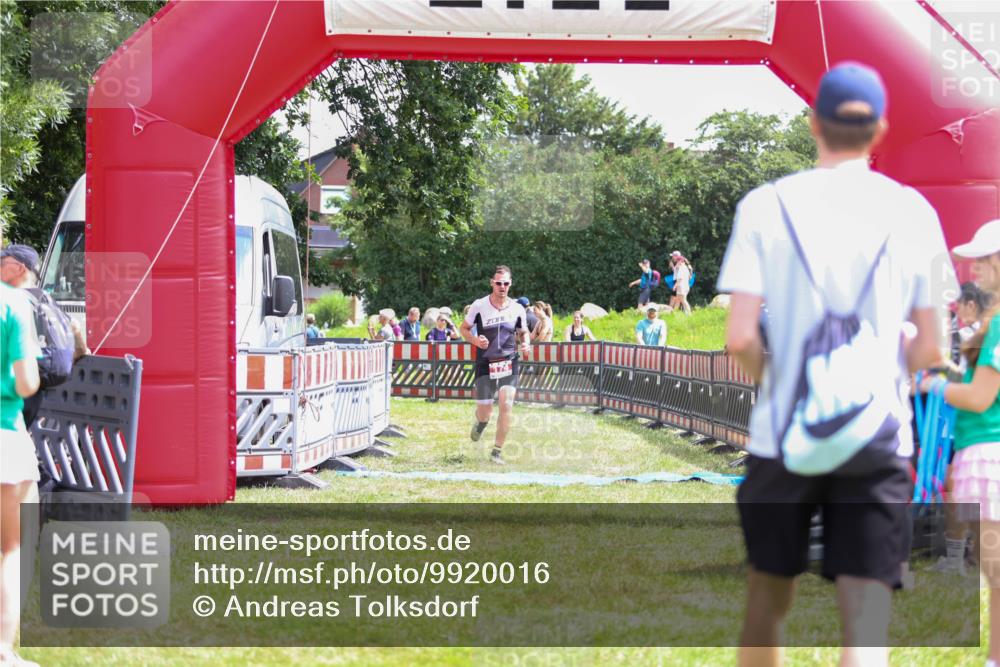 21.06.2026 - 29. Vierlanden-Triathlon Andreas Tolksdorf http://msf.ph/oto/9920016 21.06.2026 13:02:19 Ziel 174 meine-sportfotos.de