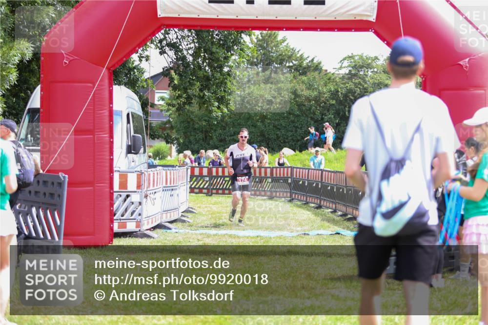 21.06.2026 - 29. Vierlanden-Triathlon Andreas Tolksdorf http://msf.ph/oto/9920018 21.06.2026 13:02:19 Ziel 174 meine-sportfotos.de