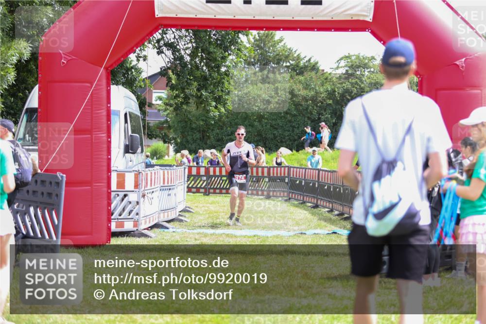 21.06.2026 - 29. Vierlanden-Triathlon Andreas Tolksdorf http://msf.ph/oto/9920019 21.06.2026 13:02:19 Ziel 174 meine-sportfotos.de