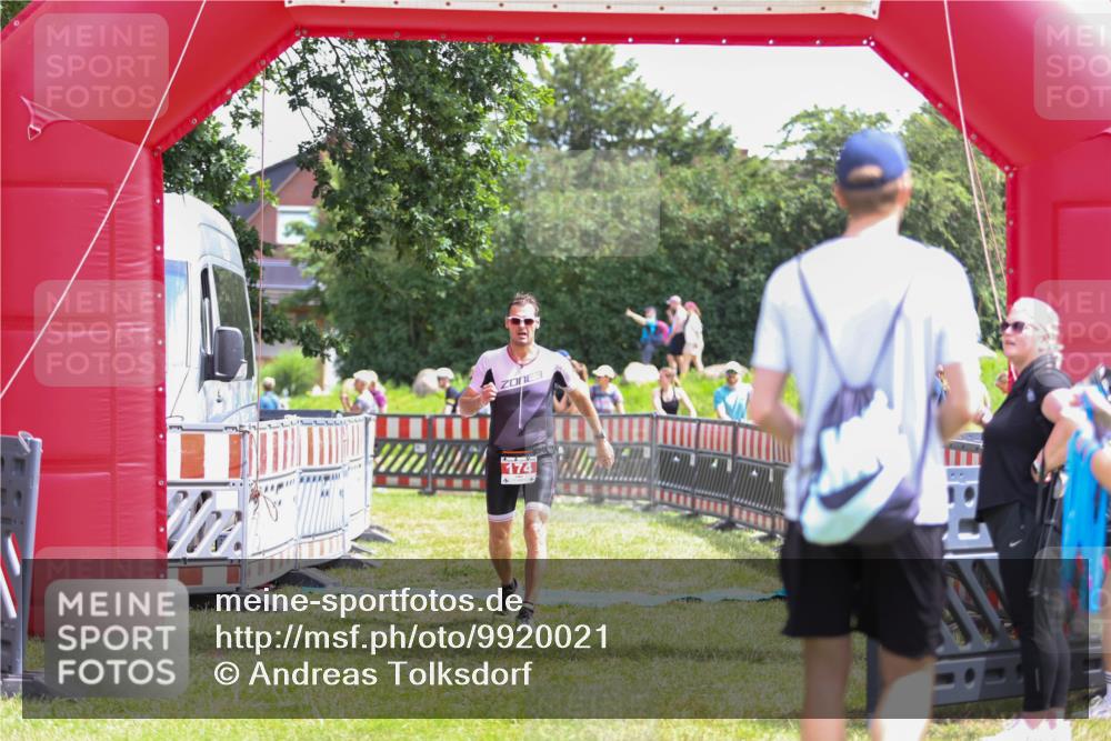 21.06.2026 - 29. Vierlanden-Triathlon Andreas Tolksdorf http://msf.ph/oto/9920021 21.06.2026 13:02:20 Ziel 174 meine-sportfotos.de