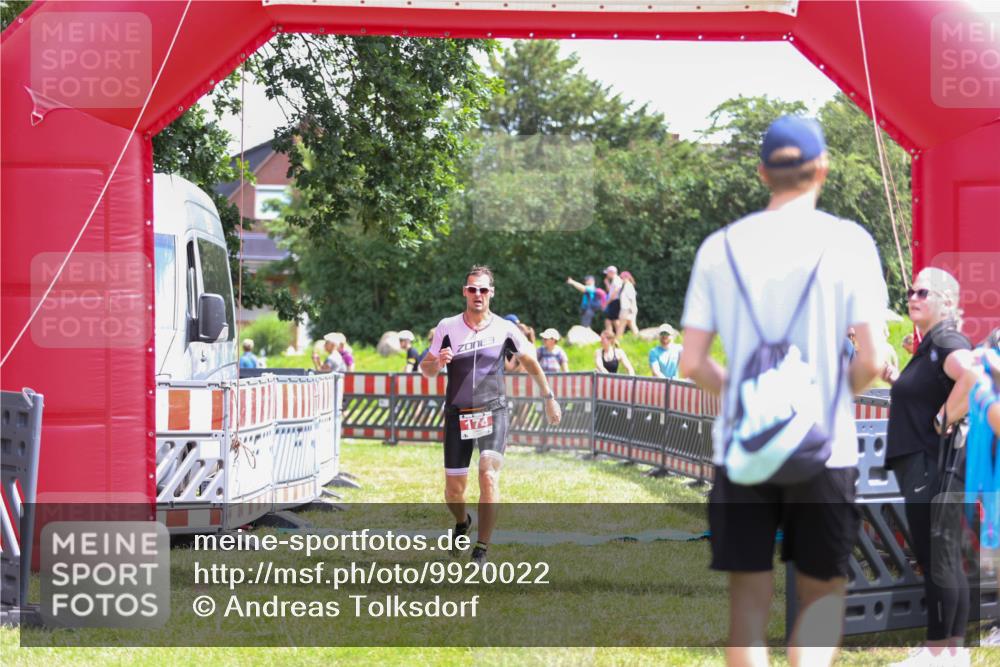 21.06.2026 - 29. Vierlanden-Triathlon Andreas Tolksdorf http://msf.ph/oto/9920022 21.06.2026 13:02:20 Ziel 174 meine-sportfotos.de