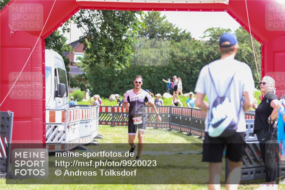 21.06.2026 - 29. Vierlanden-Triathlon Andreas Tolksdorf http://msf.ph/oto/9920023 21.06.2026 13:02:20 Ziel 174 meine-sportfotos.de