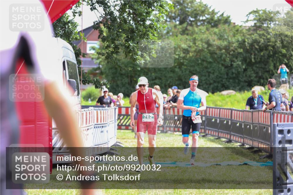 21.06.2026 - 29. Vierlanden-Triathlon Andreas Tolksdorf http://msf.ph/oto/9920032 21.06.2026 13:02:34 Ziel 35, 141, 757, 762 meine-sportfotos.de