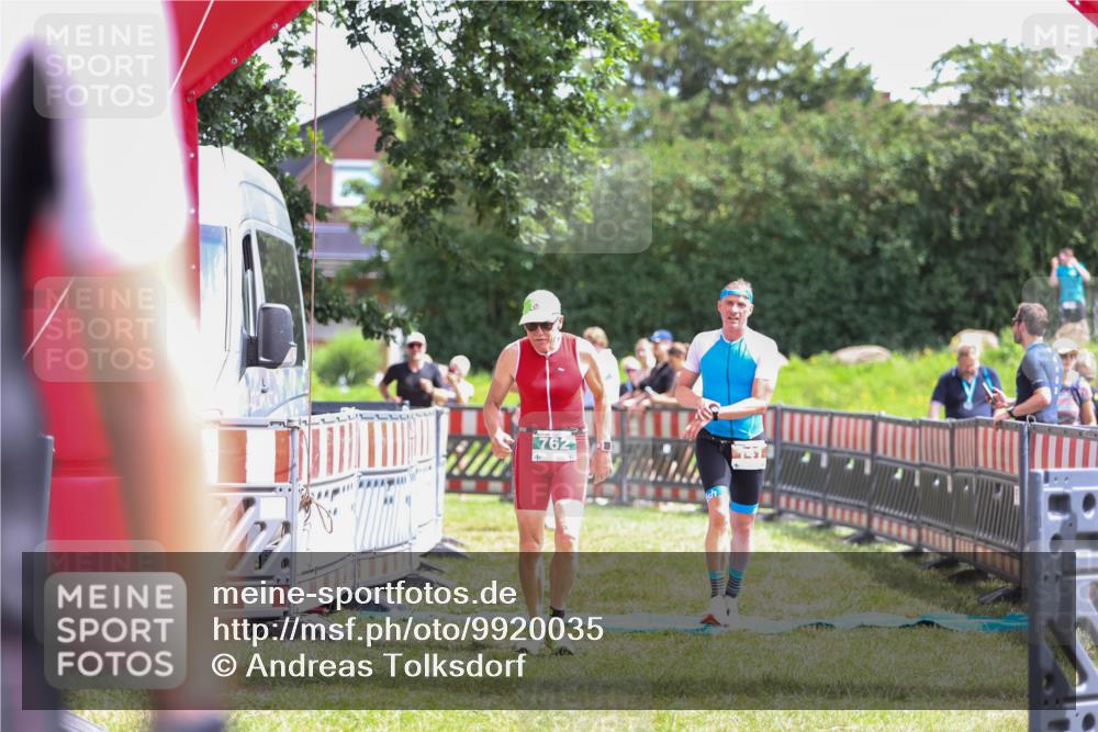 21.06.2026 - 29. Vierlanden-Triathlon Andreas Tolksdorf http://msf.ph/oto/9920035 21.06.2026 13:02:34 Ziel 35, 141, 757, 762 meine-sportfotos.de