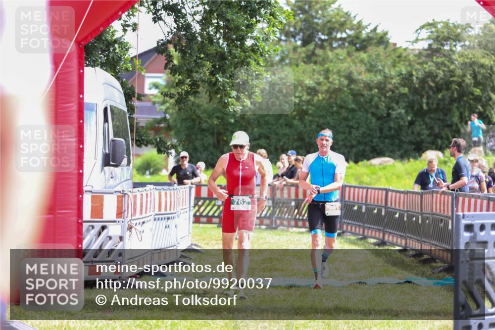 21.06.2026 - 29. Vierlanden-Triathlon Andreas Tolksdorf http://msf.ph/oto/9920037 21.06.2026 13:02:34 Ziel 35, 141, 757, 762 meine-sportfotos.de