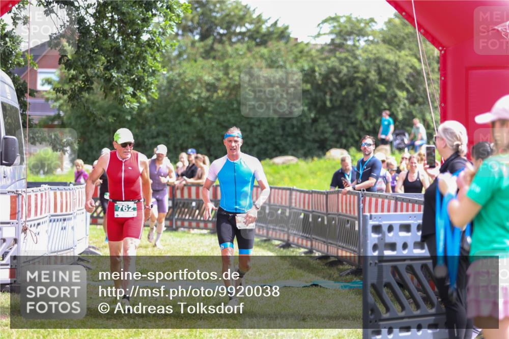 21.06.2026 - 29. Vierlanden-Triathlon Andreas Tolksdorf http://msf.ph/oto/9920038 21.06.2026 13:02:35 Ziel 35, 141, 757, 762 meine-sportfotos.de