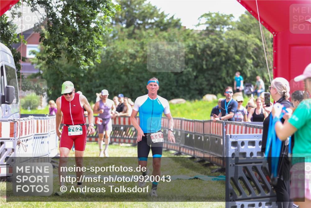 21.06.2026 - 29. Vierlanden-Triathlon Andreas Tolksdorf http://msf.ph/oto/9920043 21.06.2026 13:02:35 Ziel 35, 141, 757, 762 meine-sportfotos.de