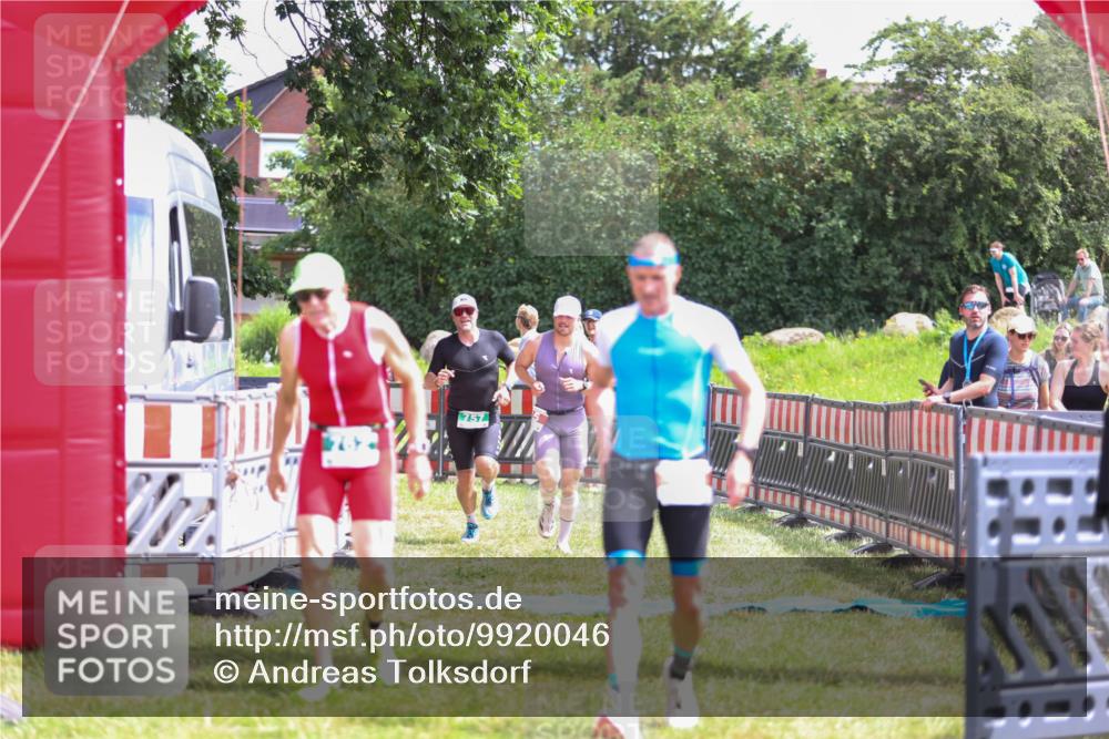 21.06.2026 - 29. Vierlanden-Triathlon Andreas Tolksdorf http://msf.ph/oto/9920046 21.06.2026 13:02:36 Ziel 35, 141, 757, 762 meine-sportfotos.de