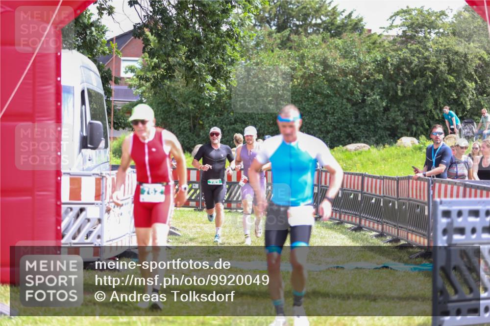 21.06.2026 - 29. Vierlanden-Triathlon Andreas Tolksdorf http://msf.ph/oto/9920049 21.06.2026 13:02:36 Ziel 35, 141, 757, 762 meine-sportfotos.de