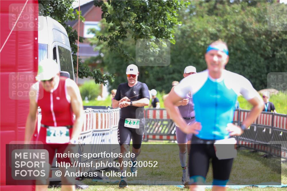 21.06.2026 - 29. Vierlanden-Triathlon Andreas Tolksdorf http://msf.ph/oto/9920052 21.06.2026 13:02:38 Ziel 35, 141, 757 meine-sportfotos.de