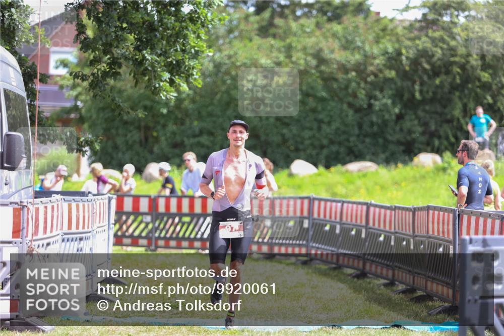 21.06.2026 - 29. Vierlanden-Triathlon Andreas Tolksdorf http://msf.ph/oto/9920061 21.06.2026 13:03:09 Ziel 97 meine-sportfotos.de