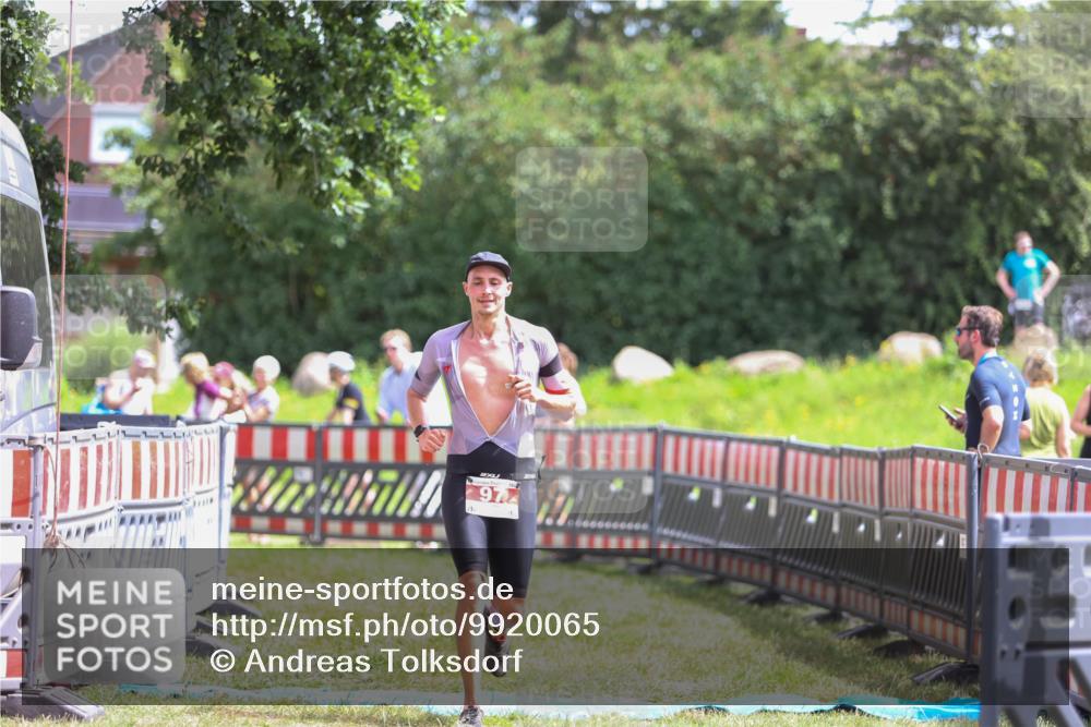 21.06.2026 - 29. Vierlanden-Triathlon Andreas Tolksdorf http://msf.ph/oto/9920065 21.06.2026 13:03:09 Ziel 97 meine-sportfotos.de