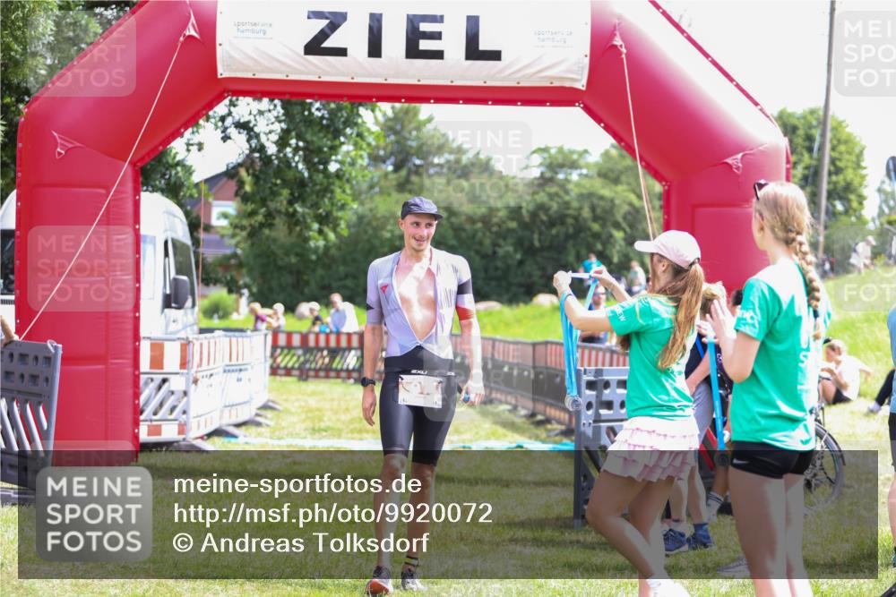 21.06.2026 - 29. Vierlanden-Triathlon Andreas Tolksdorf http://msf.ph/oto/9920072 21.06.2026 13:03:13 Ziel 97 meine-sportfotos.de