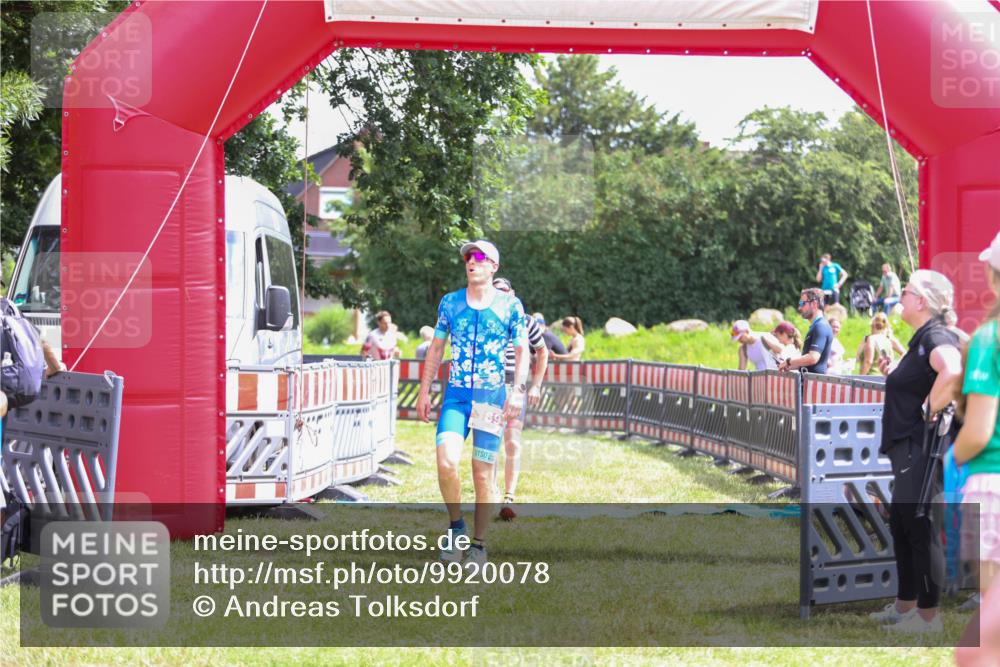 21.06.2026 - 29. Vierlanden-Triathlon Andreas Tolksdorf http://msf.ph/oto/9920078 21.06.2026 13:03:30 Ziel 139, 199, 728, 787, 979 meine-sportfotos.de