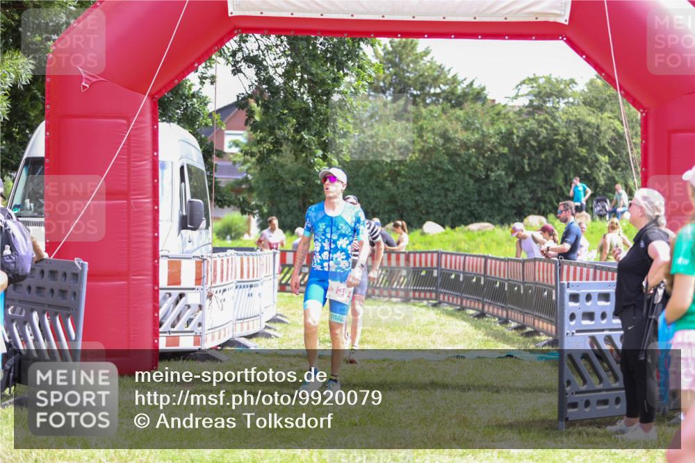 21.06.2026 - 29. Vierlanden-Triathlon Andreas Tolksdorf http://msf.ph/oto/9920079 21.06.2026 13:03:30 Ziel 139, 199, 728, 787, 979 meine-sportfotos.de