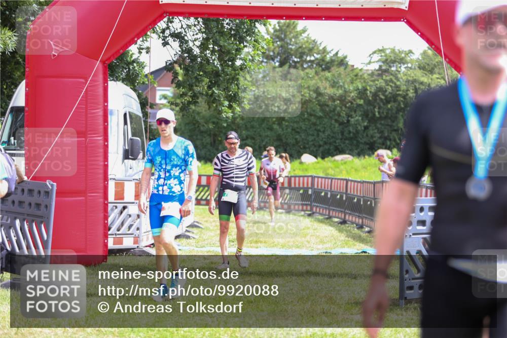 21.06.2026 - 29. Vierlanden-Triathlon Andreas Tolksdorf http://msf.ph/oto/9920088 21.06.2026 13:03:31 Ziel 139, 199, 728, 787, 979 meine-sportfotos.de