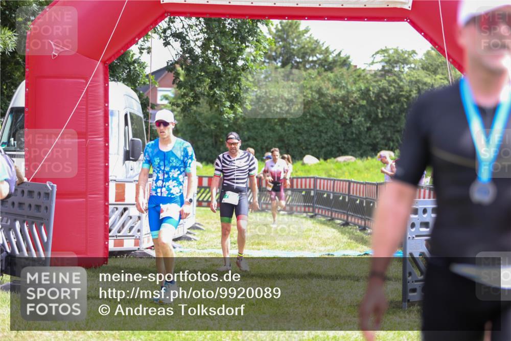 21.06.2026 - 29. Vierlanden-Triathlon Andreas Tolksdorf http://msf.ph/oto/9920089 21.06.2026 13:03:32 Ziel 139, 199, 728, 787, 979 meine-sportfotos.de