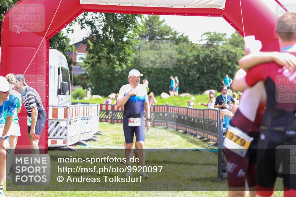 21.06.2026 - 29. Vierlanden-Triathlon Andreas Tolksdorf http://msf.ph/oto/9920097 21.06.2026 13:03:43 Ziel 728 meine-sportfotos.de