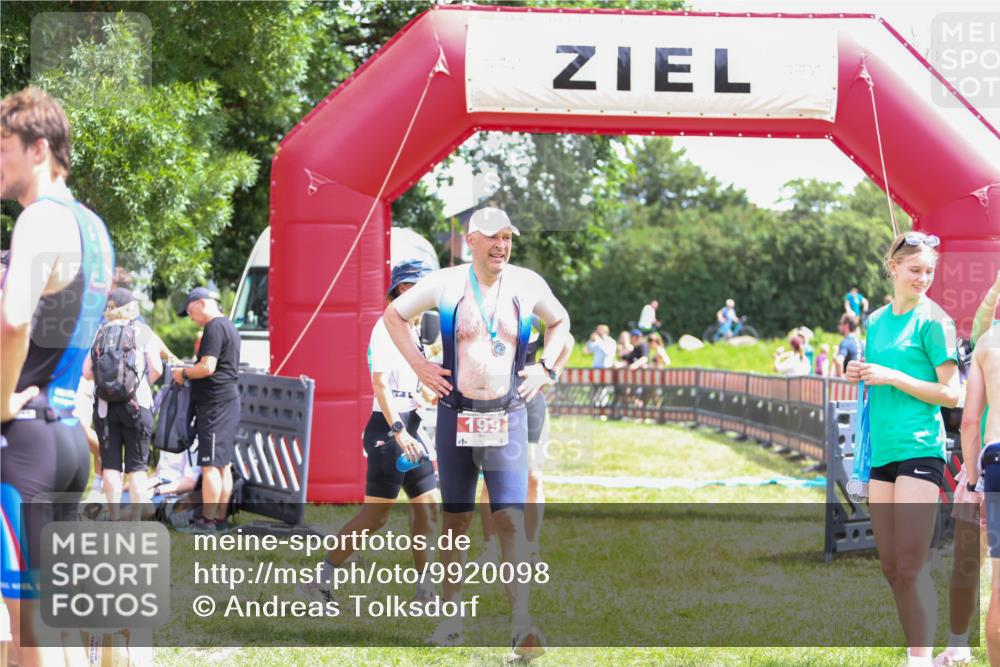 21.06.2026 - 29. Vierlanden-Triathlon Andreas Tolksdorf http://msf.ph/oto/9920098 21.06.2026 13:03:55 Ziel 674 meine-sportfotos.de