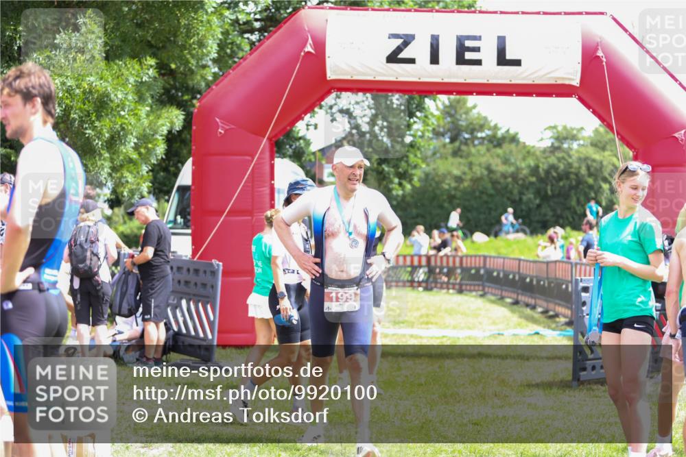 21.06.2026 - 29. Vierlanden-Triathlon Andreas Tolksdorf http://msf.ph/oto/9920100 21.06.2026 13:03:55 Ziel 674 meine-sportfotos.de