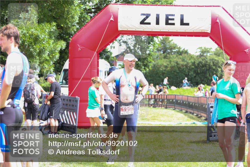 21.06.2026 - 29. Vierlanden-Triathlon Andreas Tolksdorf http://msf.ph/oto/9920102 21.06.2026 13:03:55 Ziel 674 meine-sportfotos.de