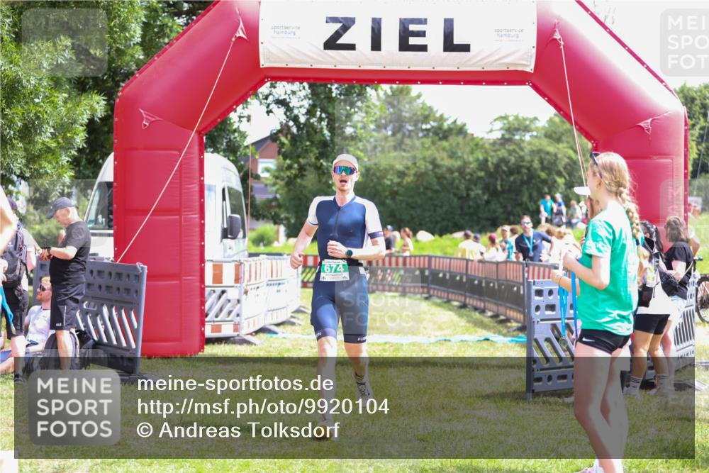 21.06.2026 - 29. Vierlanden-Triathlon Andreas Tolksdorf http://msf.ph/oto/9920104 21.06.2026 13:04:08 Ziel 674 meine-sportfotos.de