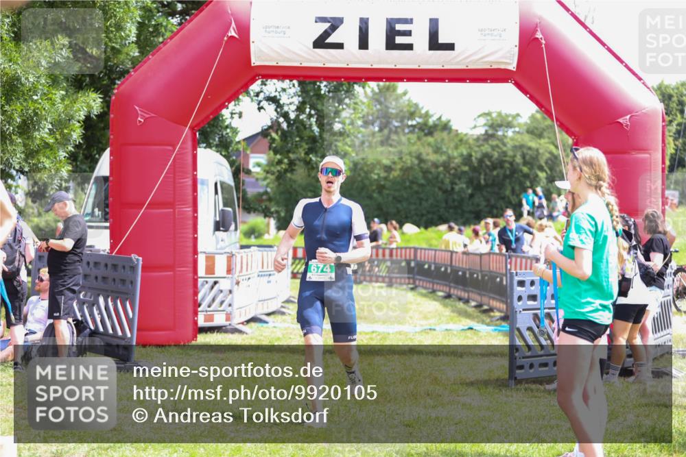 21.06.2026 - 29. Vierlanden-Triathlon Andreas Tolksdorf http://msf.ph/oto/9920105 21.06.2026 13:04:08 Ziel 674 meine-sportfotos.de
