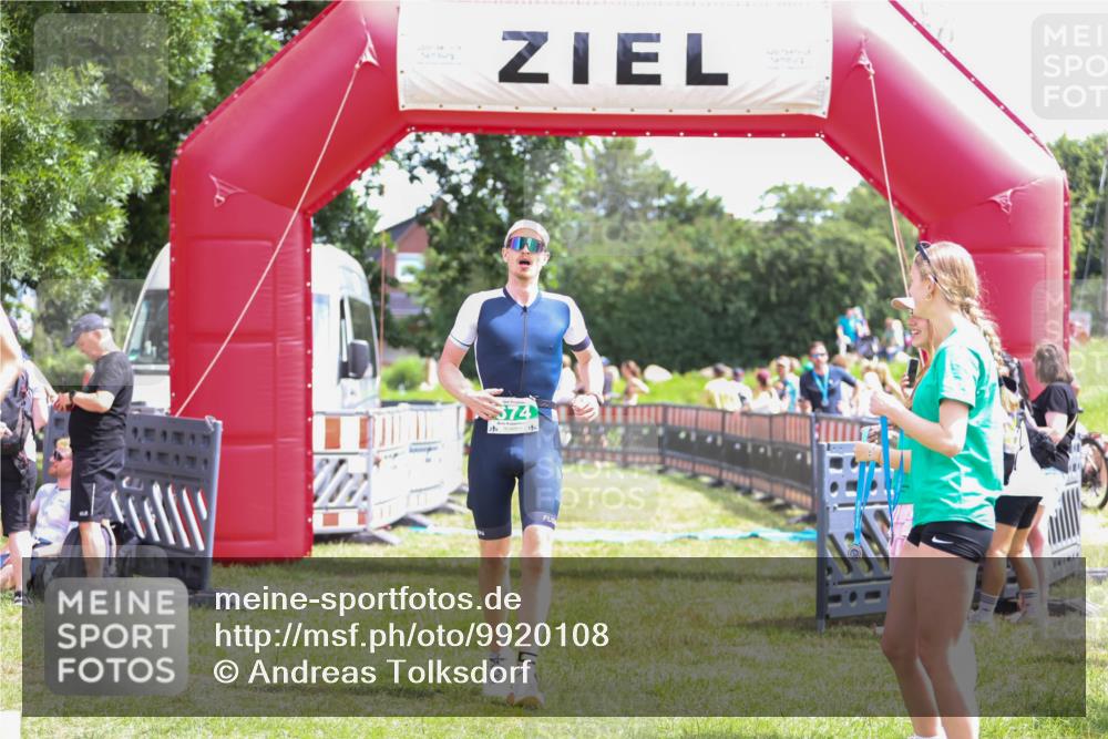 21.06.2026 - 29. Vierlanden-Triathlon Andreas Tolksdorf http://msf.ph/oto/9920108 21.06.2026 13:04:08 Ziel 674 meine-sportfotos.de