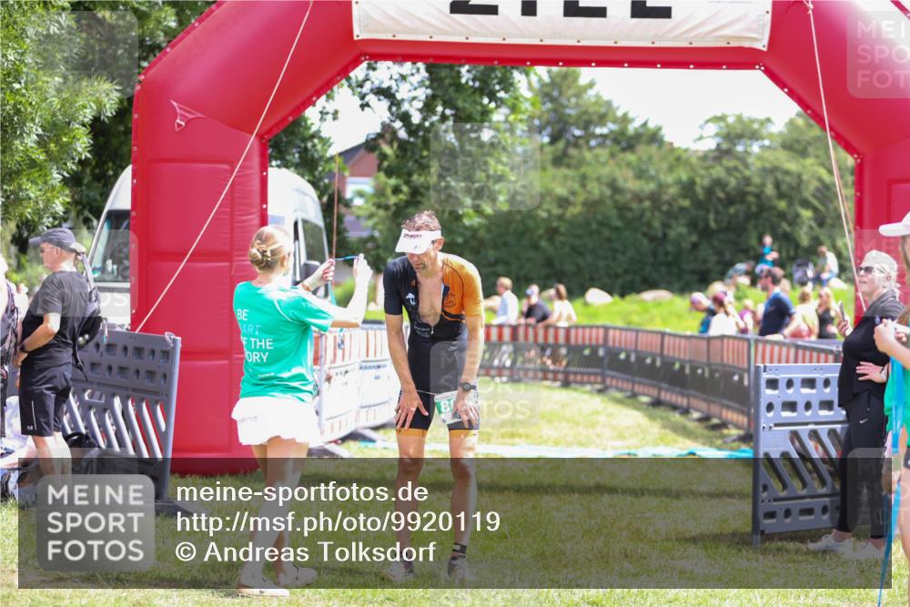 21.06.2026 - 29. Vierlanden-Triathlon Andreas Tolksdorf http://msf.ph/oto/9920119 21.06.2026 13:04:35 Ziel  meine-sportfotos.de
